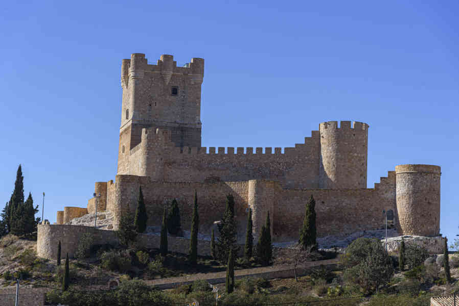 Alicante - Villena 05 - castillo de la Atalaya.jpg